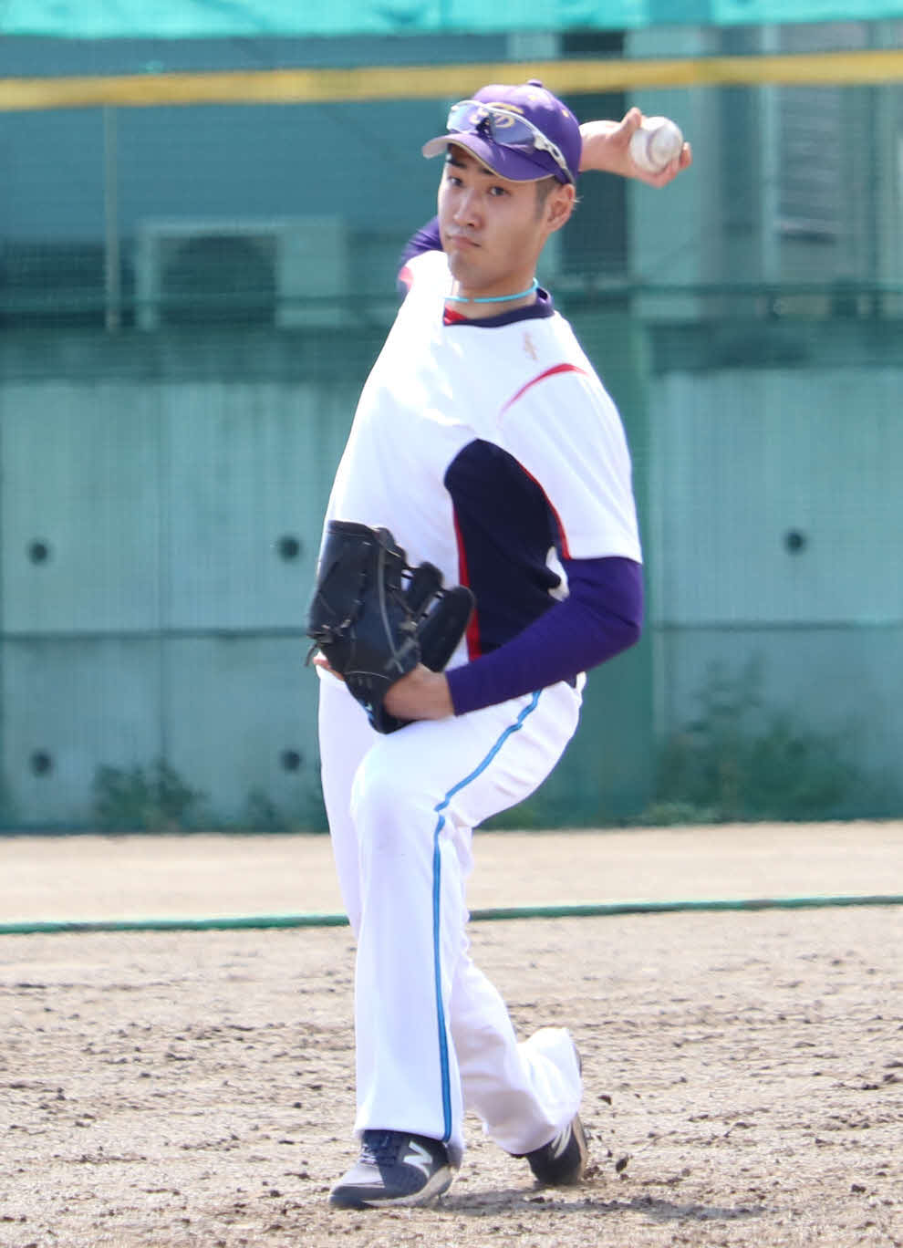 全体練習が再開となり、キャッチボールをするBC神奈川・杉浦健二郎投手（撮影・湯本勝大）