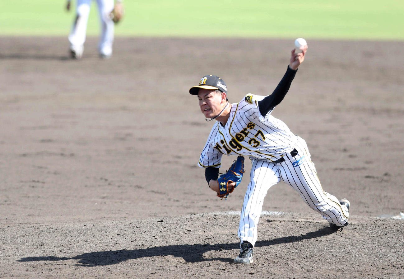 ソフトバンクとの2軍練習試合で9回に登板し無失点に抑えた及川