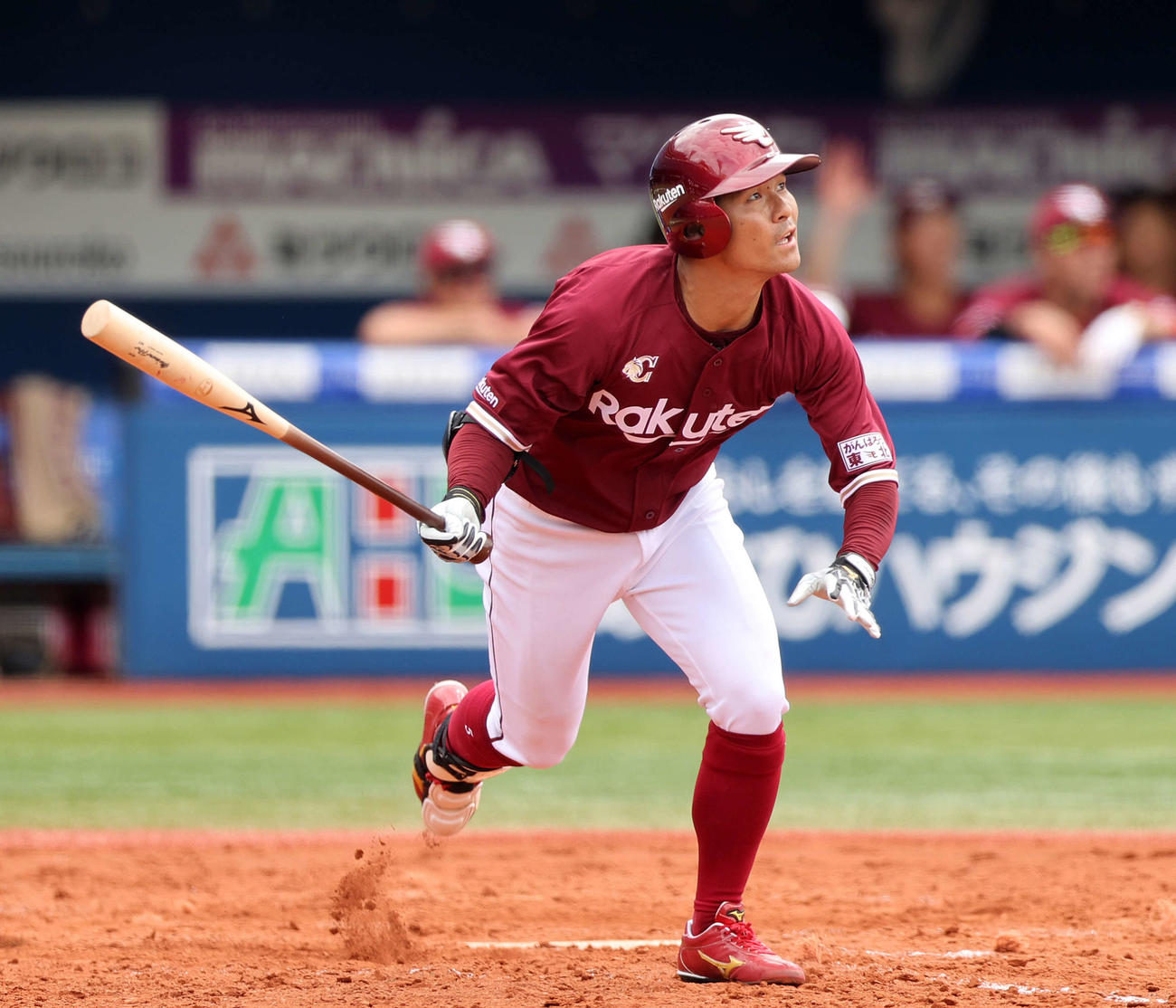 DeNA対楽天　5回表楽天無死一塁、右越え2点本塁打を放つ茂木（撮影・江口和貴）