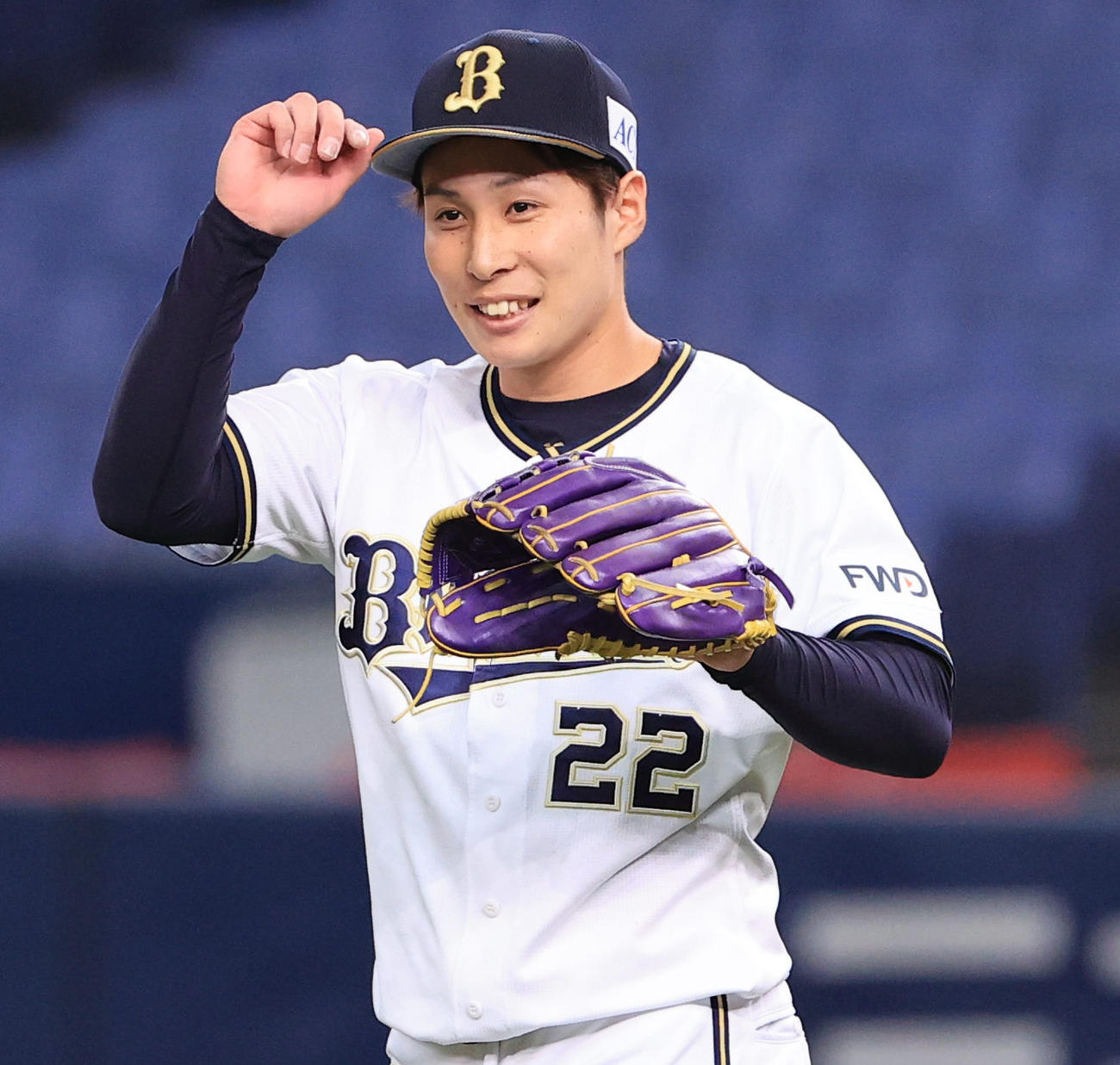 練習試合オリックス対ソフトバンク　3回表ソフトバンク無死一塁、今宮健太を遊ゴロ併殺に打ち取り笑顔をみせる村西良太（撮影・清水貴仁）