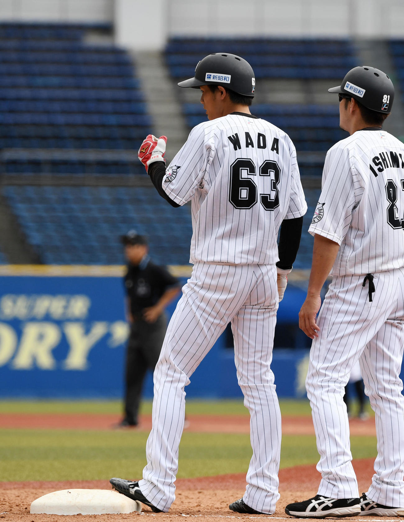 練習試合ロッテ対日本ハム　5回裏ロッテ2死一塁、代走で出場した和田（撮影・横山健太）
