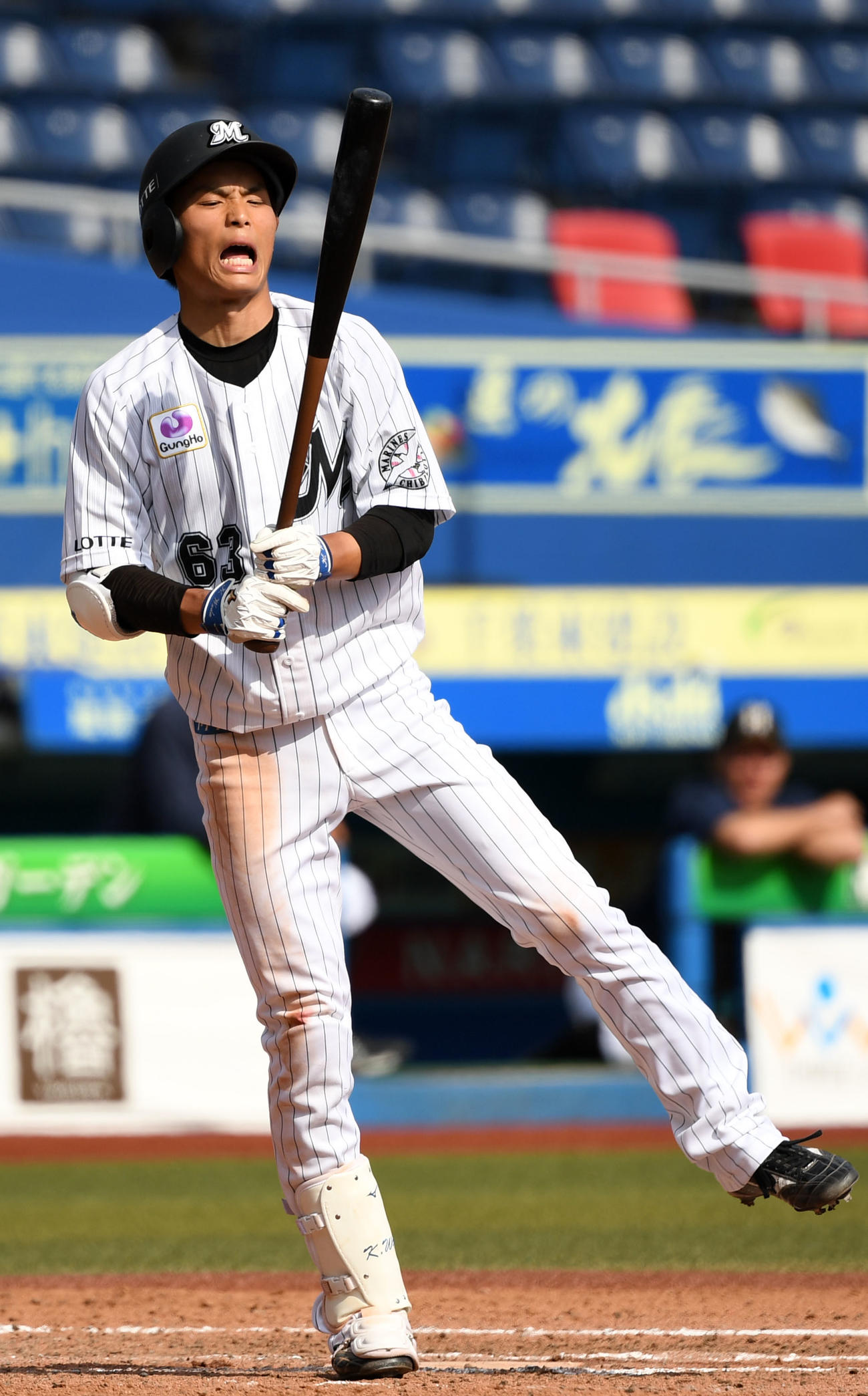 練習試合ロッテ対日本ハム　7回裏ロッテ2死、三振に倒れる和田（撮影・横山健太）