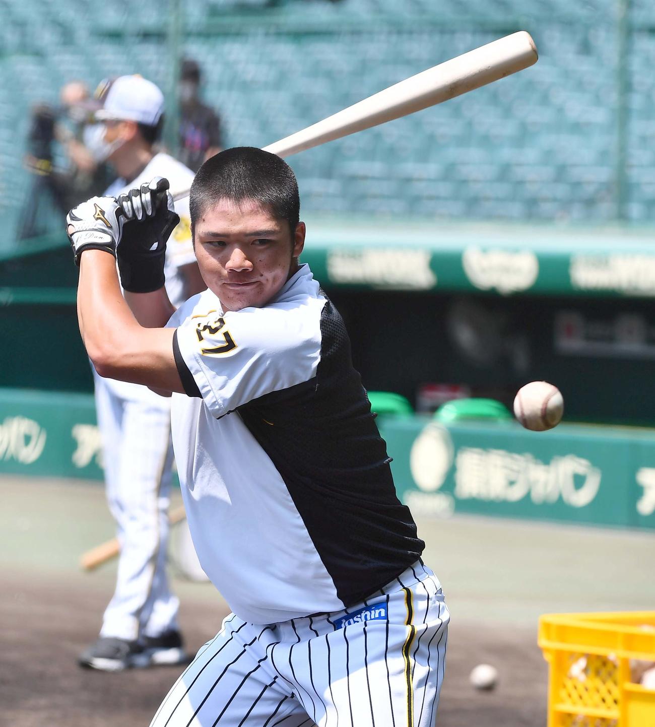 1軍に合流し打撃練習をする小野寺（撮影・上田博志）