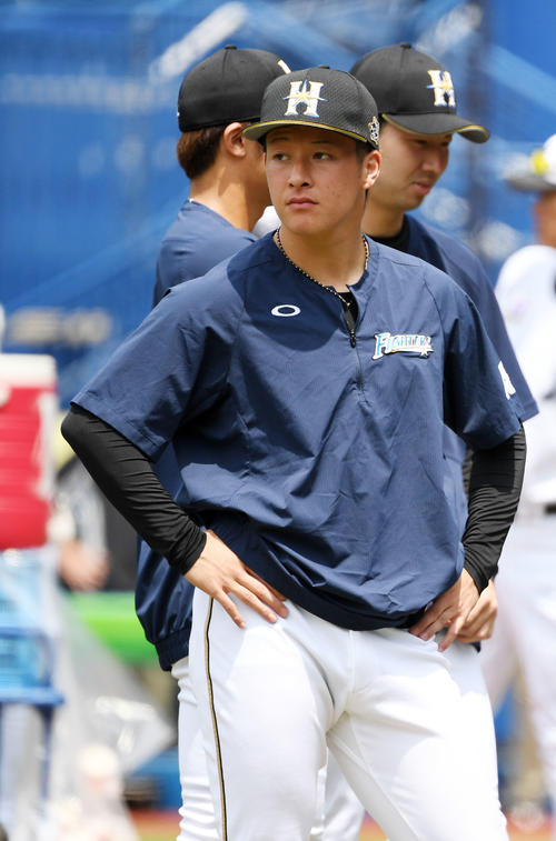 ロッテ対日本ハム　アップをする日本ハム吉田輝星（撮影・横山健太）