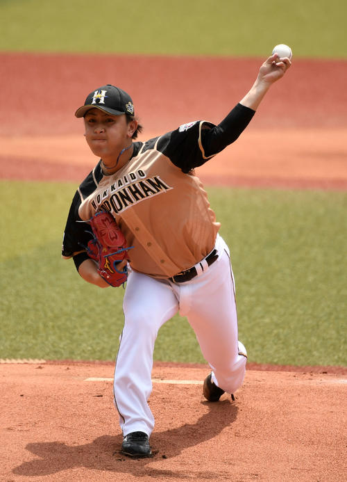 ロッテ対日本ハム　力投する日本ハム先発の河野（撮影・横山健太）