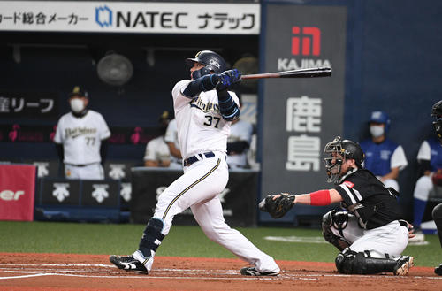 オリックス対ソフトバンク 2回裏オリックス2死、若月健矢は先制ソロ本塁打を放つ(撮影・渦原淳)