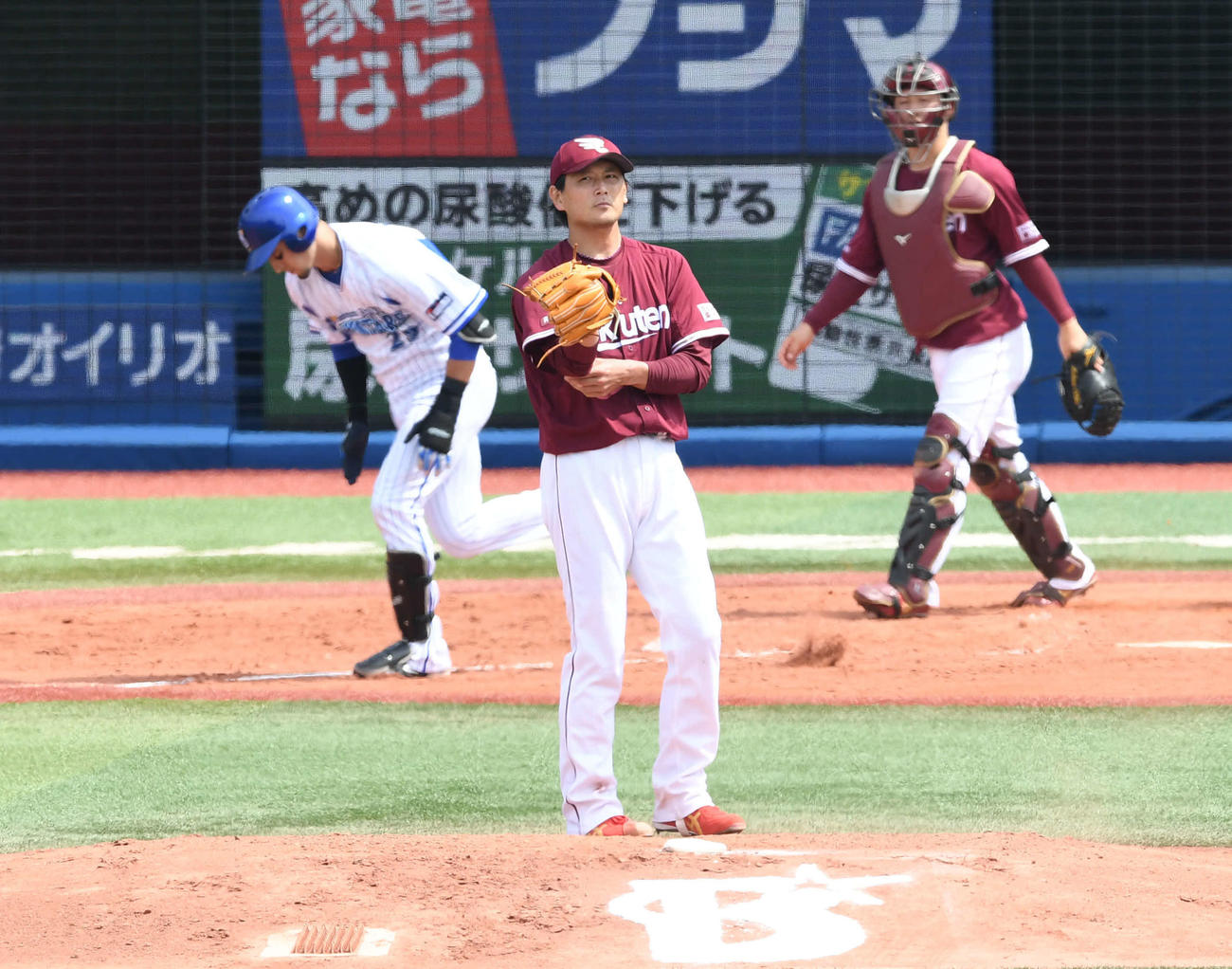 DeNA対楽天　3回裏DeNA1死、涌井は伊藤を中飛に仕留める（撮影・山崎安昭）