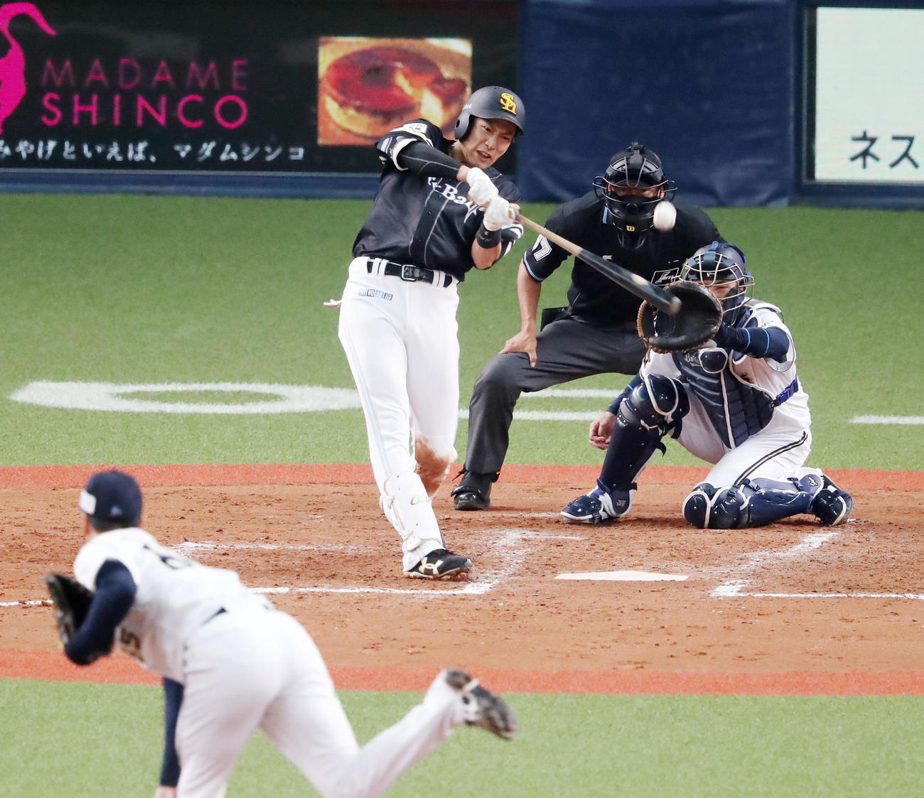 オリックス対ソフトバンク　5回表ソフトバンク無死、柳田は中越え本塁打を放つ（撮影・加藤哉）