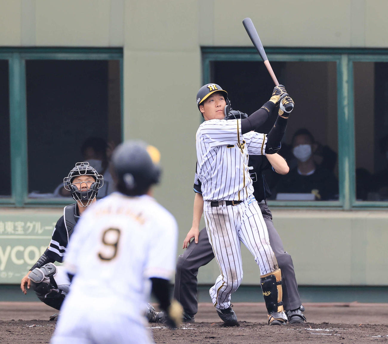 2軍練習試合　阪神対ソフトバンク　7回裏阪神2死一、二塁、左越え3点本塁打を放つ大山（撮影・清水貴仁）