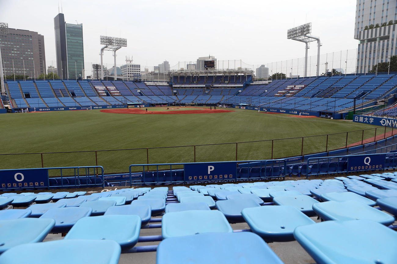 練習試合ヤクルト対中日　無観客の神宮球場（撮影・狩俣裕三）