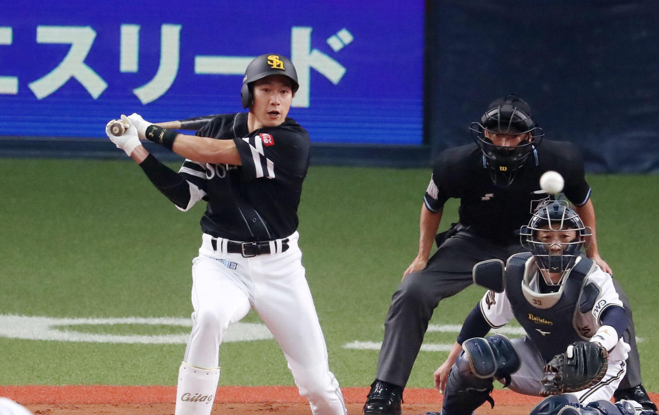 オリックス対ソフトバンク　3回表ソフトバンク1死三塁、柳田は中前適時打を放つ（撮影・加藤哉）