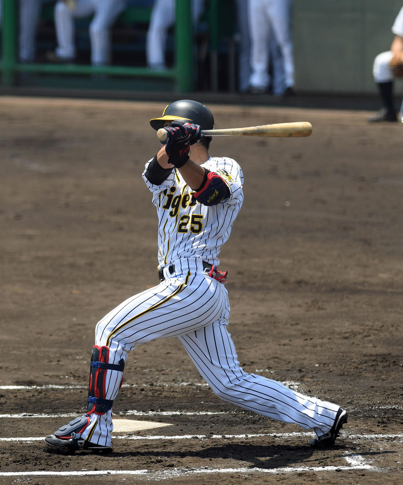 阪神対ソフトバンク　1回阪神1死一塁、江越は左越え先制2点本塁打を放つ（代表撮影）