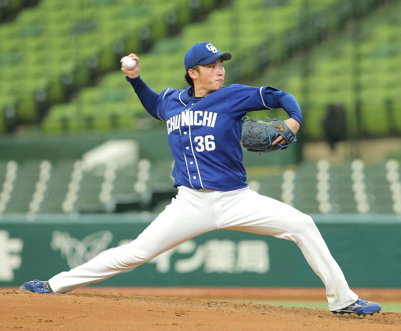 西武対中日　4回表中日1死、力投する中日岡野（撮影・河田真司）