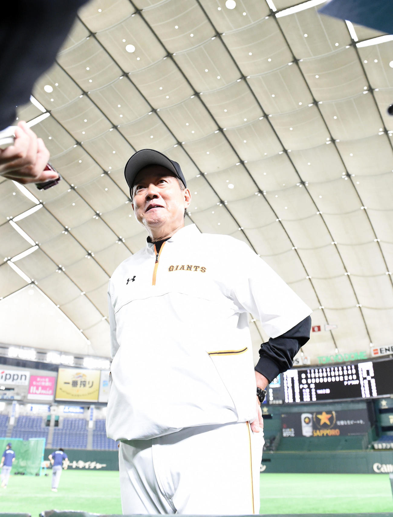 巨人対ヤクルト　試合終了後、笑顔を見せる巨人原辰徳監督（撮影・たえ見朱実）