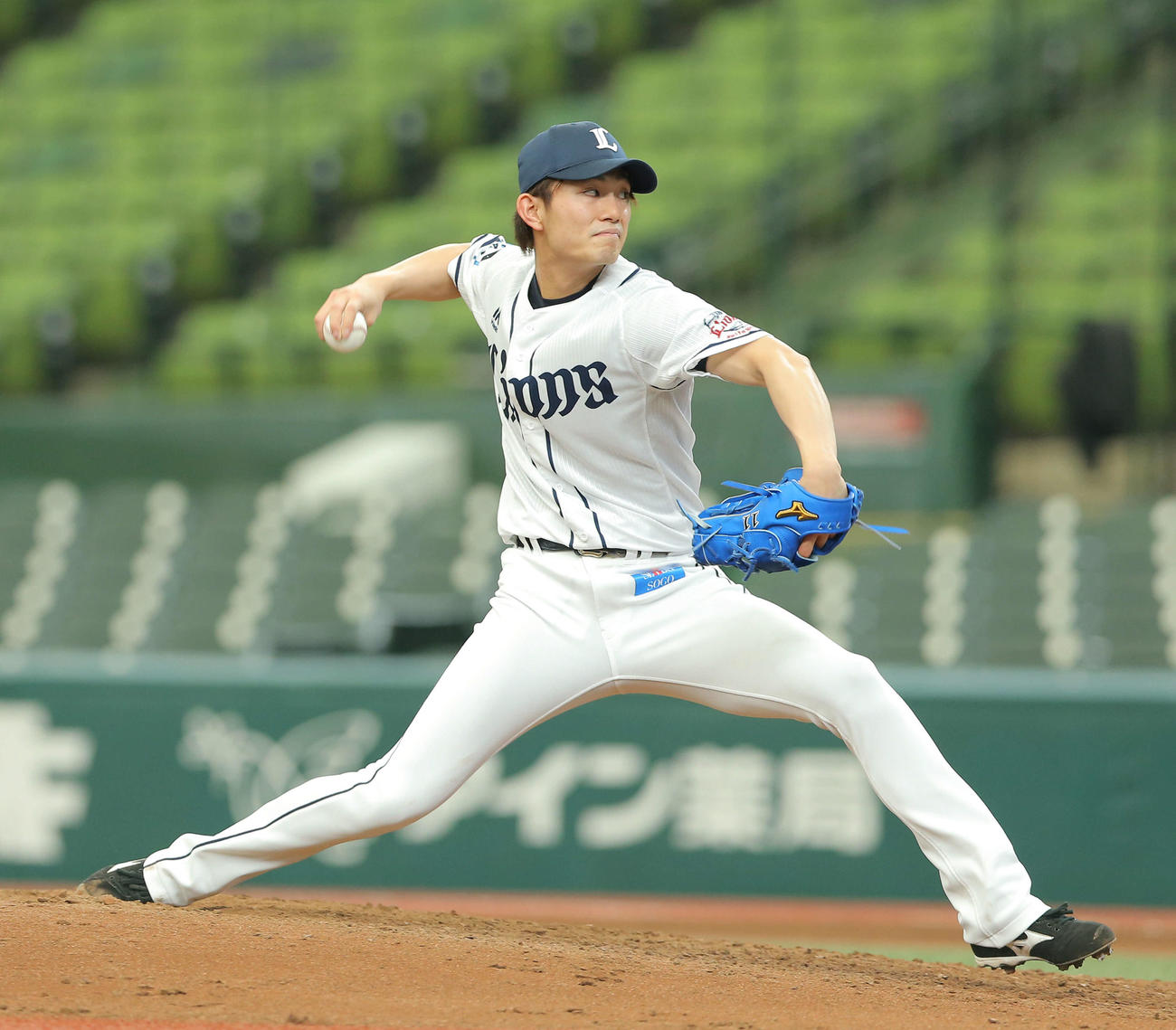 西武対中日　6回表から登板する西武今井（撮影・河田真司）