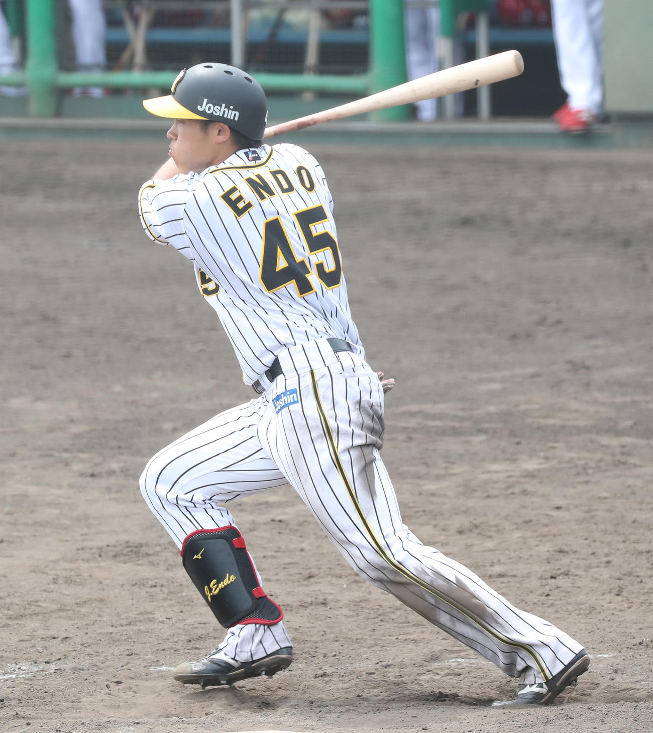 2軍練習試合　阪神－広島　5回、遠藤は右前に適時打を放つ（代表撮影）
