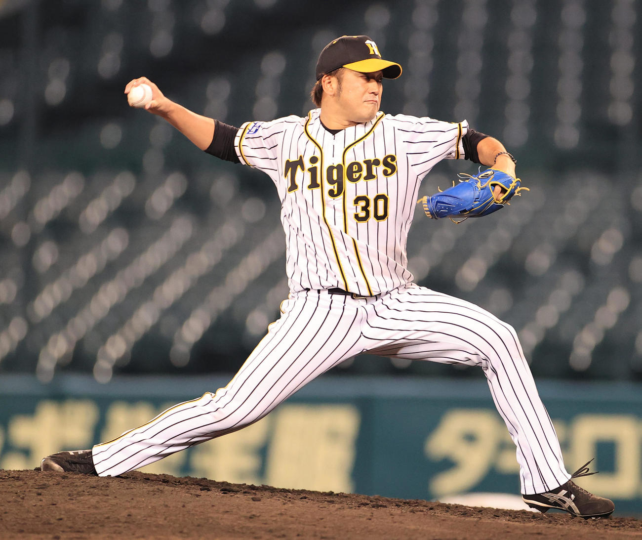 阪神対ソフトバンク　6回から登板する高野圭佑（撮影・清水貴仁）