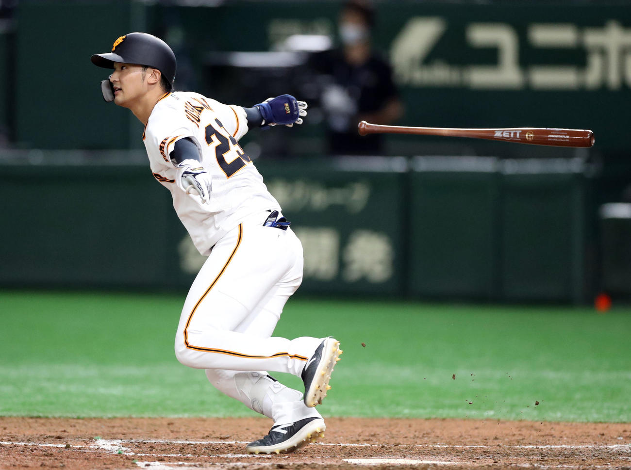練習試合巨人対ヤクルト　3回裏巨人1死三塁、適時打を放つ吉川尚（撮影・狩俣裕三）