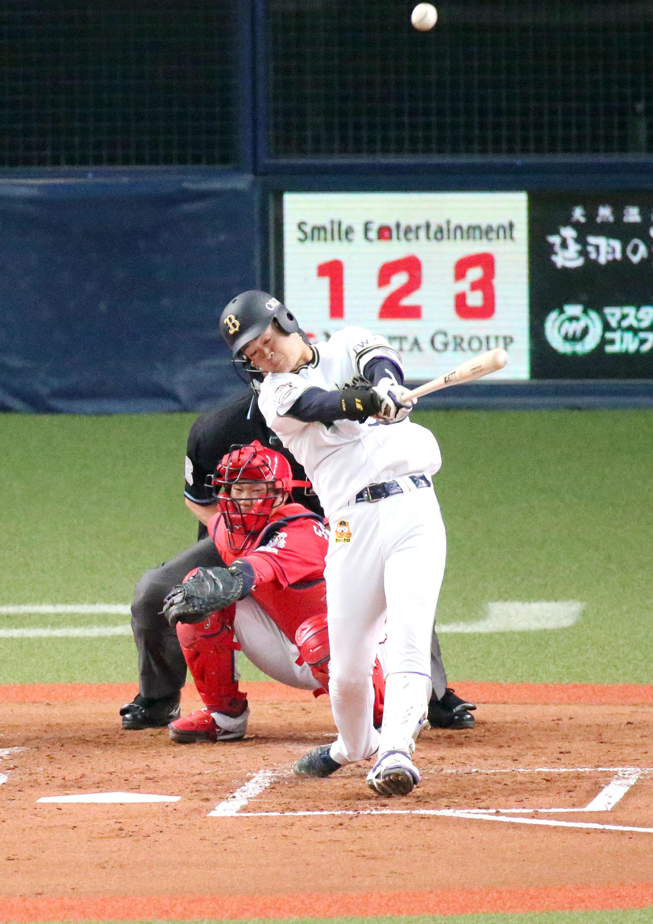 練習試合・オリックス対広島　2回裏オリックス無死一塁、太田は左越え2点本塁打を放つ（撮影・上山淳一）