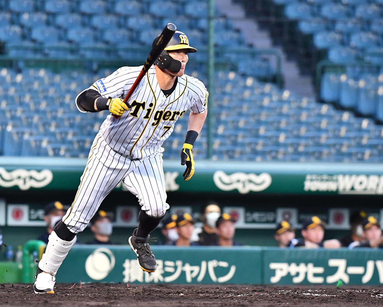阪神対ソフトバンク　2回裏阪神1死三塁、右前に勝ち越し適時打を放つ糸井嘉男（撮影・上田博志）
