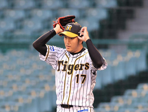 練習試合阪神対ソフトバンク 1回表ソフトバンク1死満塁、松田宣浩に先制2点適時打を打たれる岩貞祐太(撮影・清水貴仁)