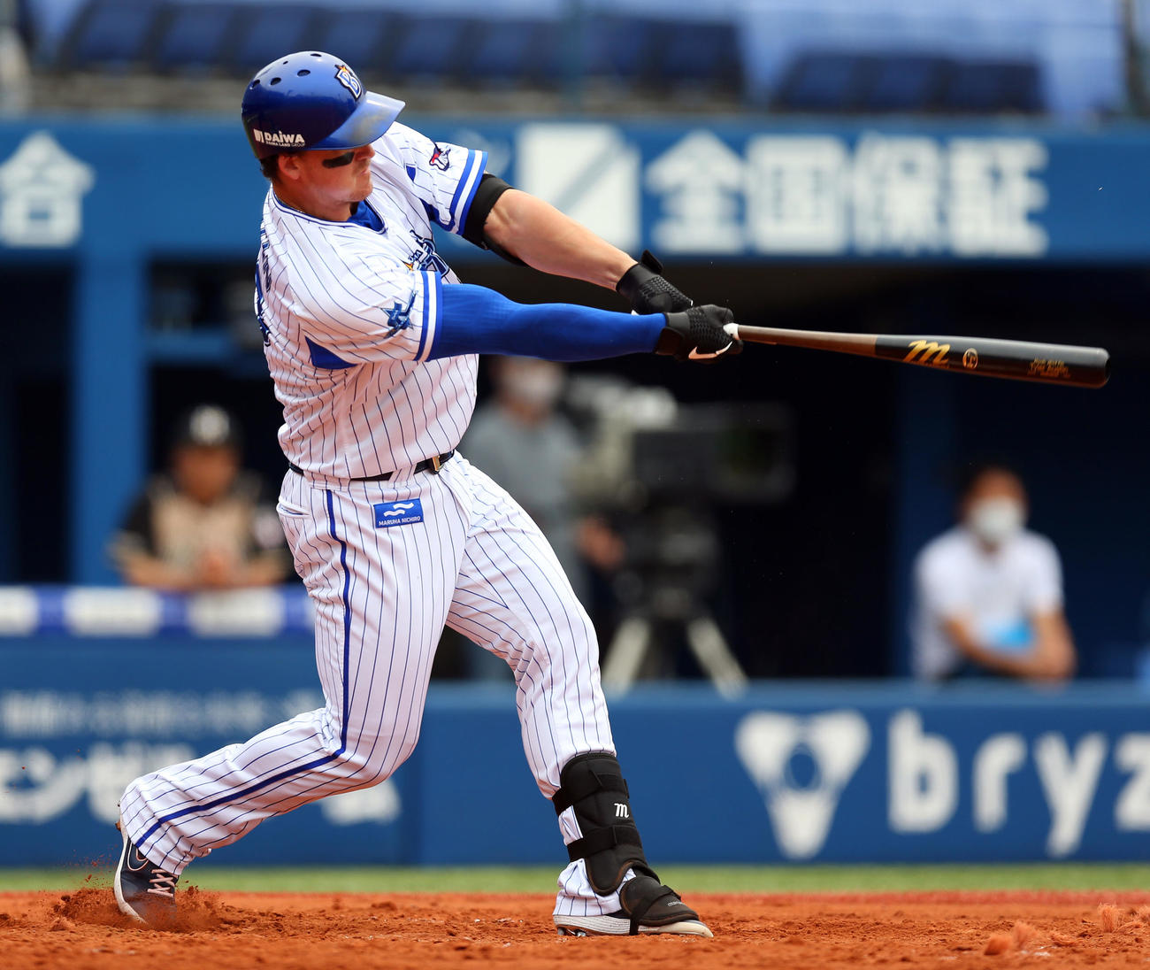 日本ハム対DeNA　3回表DeNA2死二塁、中前適時打を放つタイラー・オースティン（撮影・大野祥一）