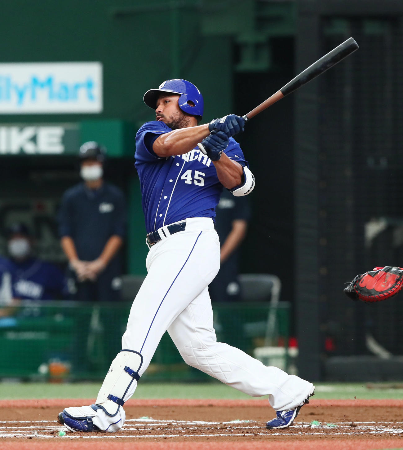 西武対中日　6回表中日1死、左越え本塁打を放つシエラ（撮影・足立雅史）
