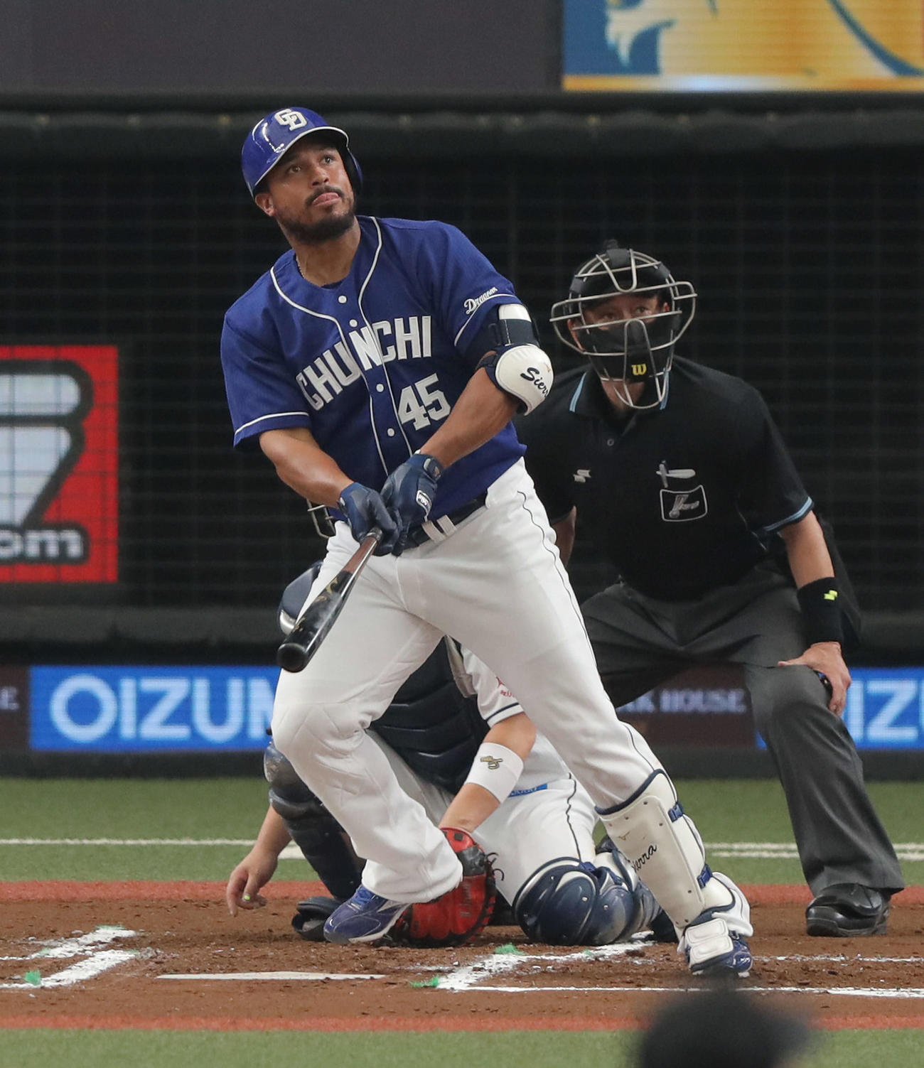 西武対中日　6回表中日1死、左越えソロ本塁打を放つ中日シエラ（撮影・河田真司）