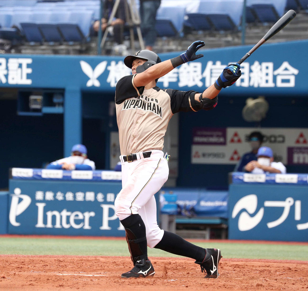 DeNA対日本ハム　3回裏日本ハム1死一塁、左越え2点本塁打を放つ大田（撮影・黒川智章）