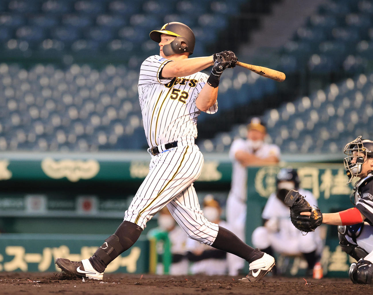 練習試合阪神対ソフトバンク　3回裏阪神無死、中越え本塁打を放つサンズ（撮影・清水貴仁）