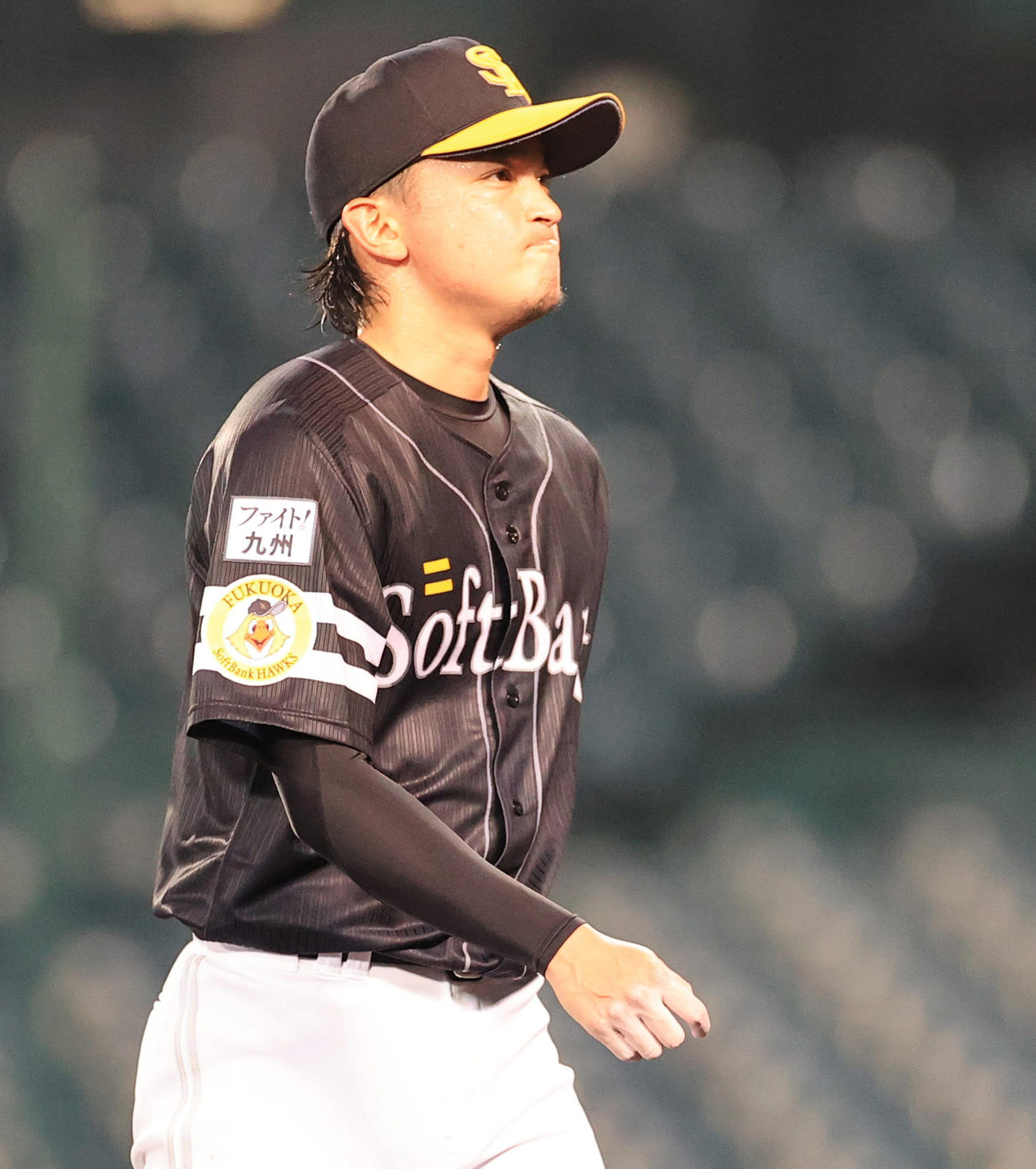 練習試合阪神対ソフトバンク　3回に失点し厳しい顔をみせる東浜（撮影・清水貴仁）