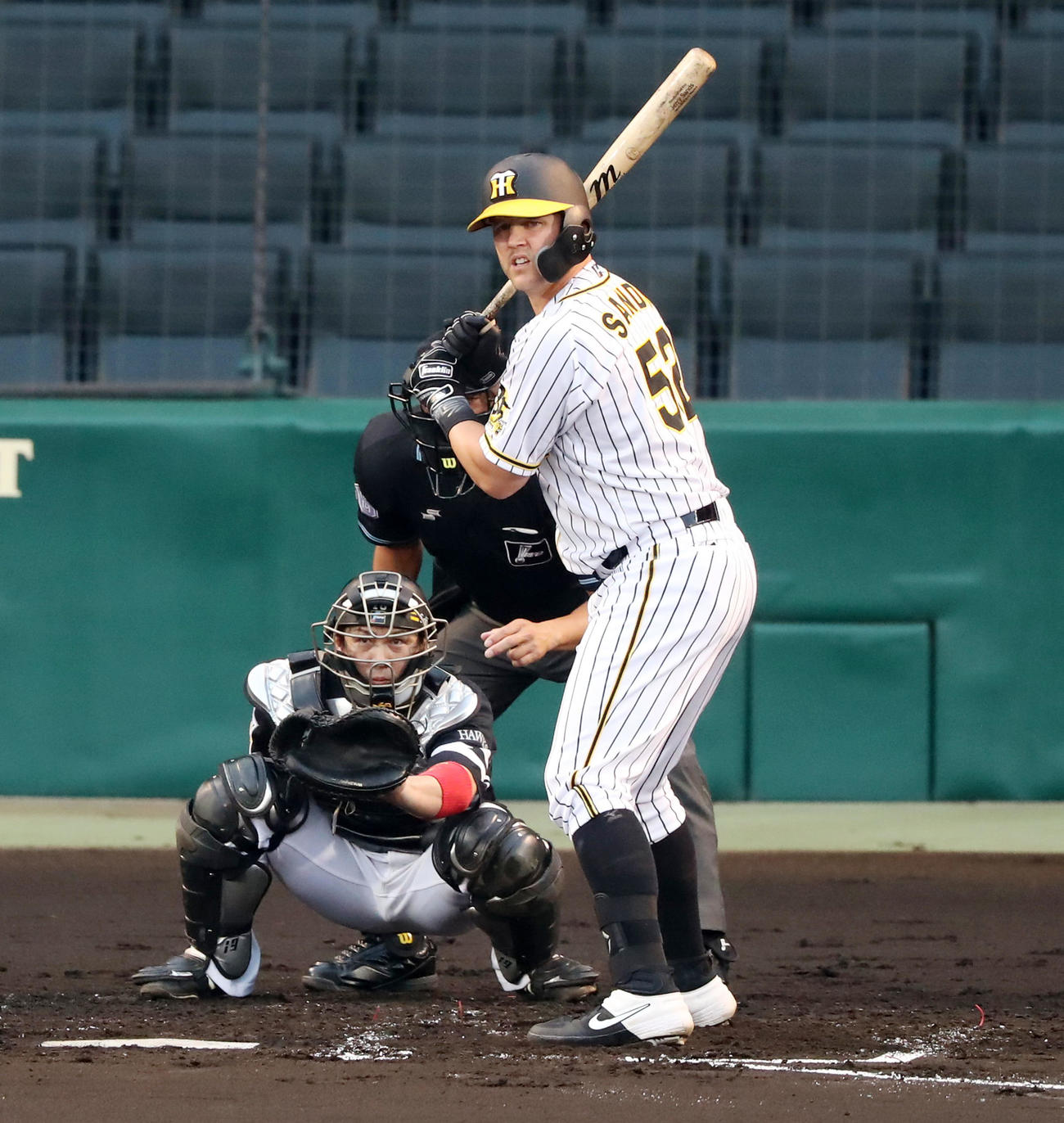 阪神対ソフトバンク　1回裏阪神2死一塁、サンズはクラシックスタイルで試合に出場（撮影・加藤哉）
