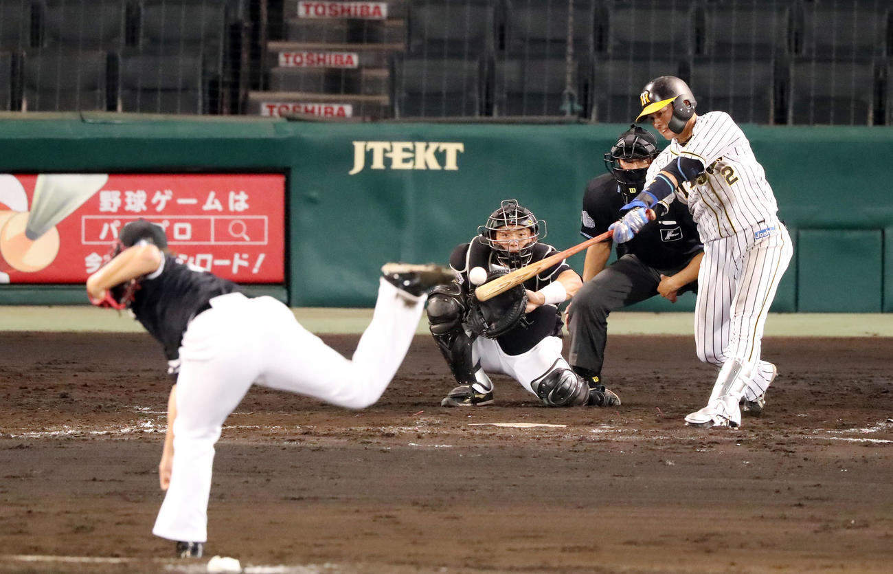 阪神対ソフトバンク　9回裏阪神1死、北條は中前打を放つ（撮影・加藤哉）