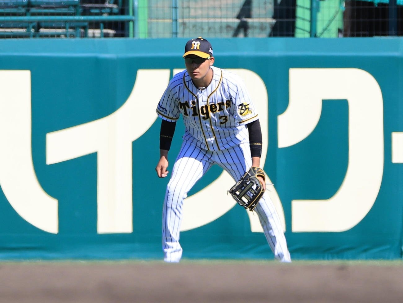 5回から左翼の守備につく大山悠輔（撮影・清水貴仁）