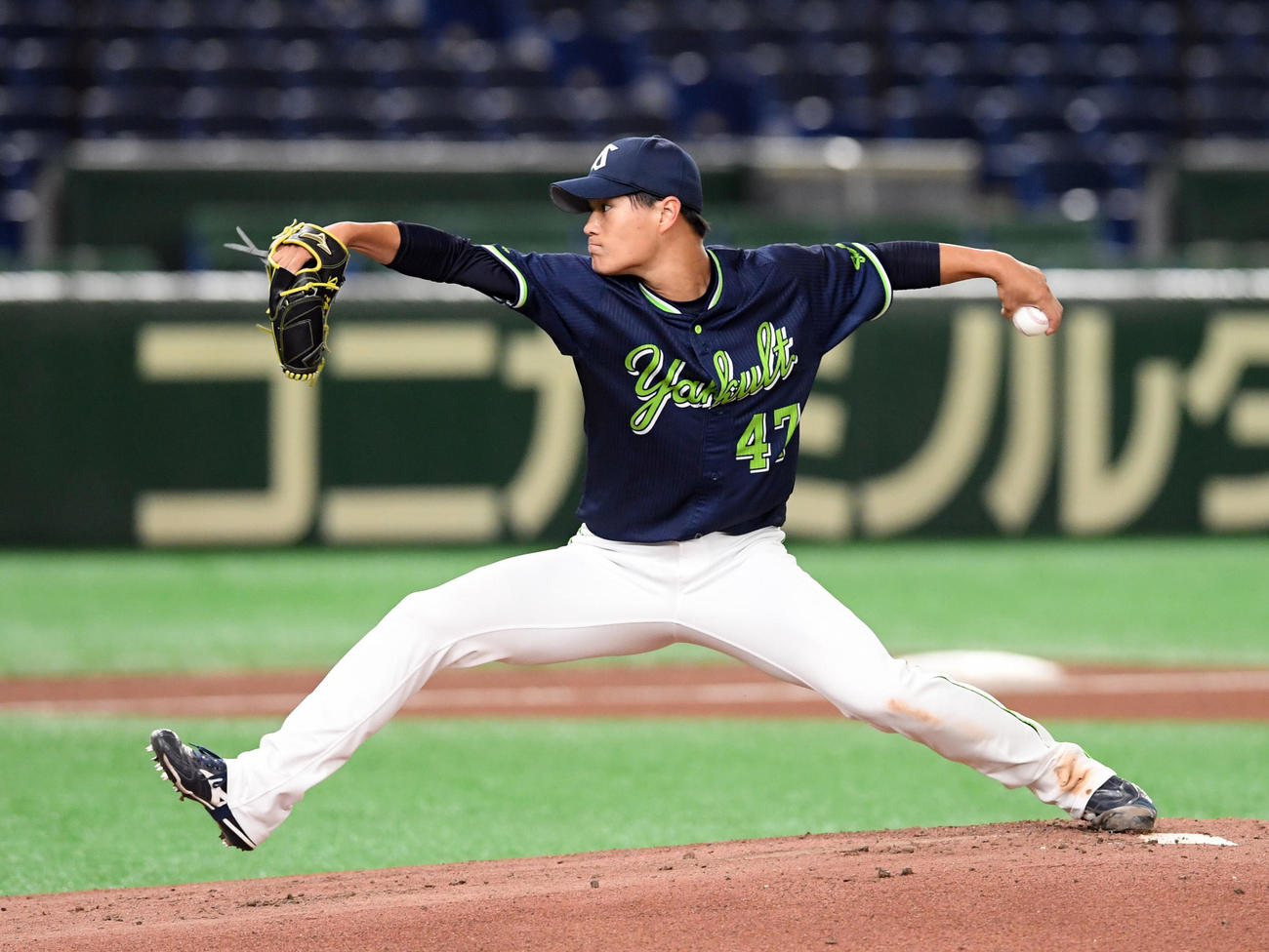 巨人対ヤクルト　ヤクルト先発高橋（撮影・たえ見朱実）