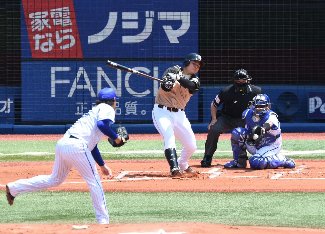 DeNA対日本ハム　1回表日本ハム2死二塁、清宮は空振り三振に倒れる。投手石田（撮影・山崎安昭）
