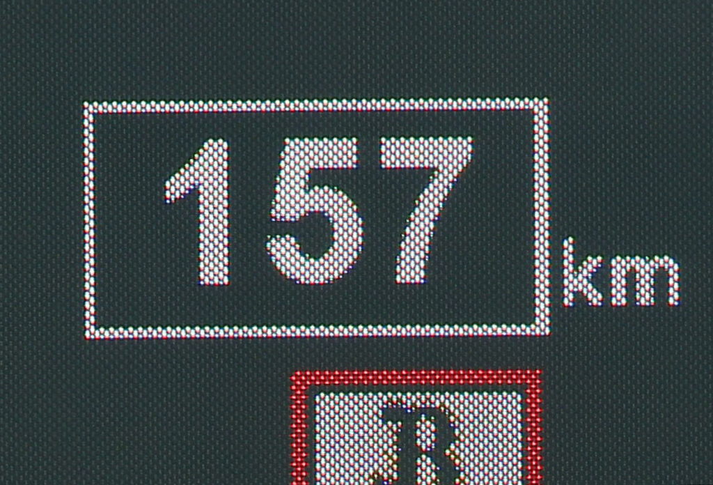 1回、千賀の投球で157キロを表示する大型ビジョン（撮影・前田充）