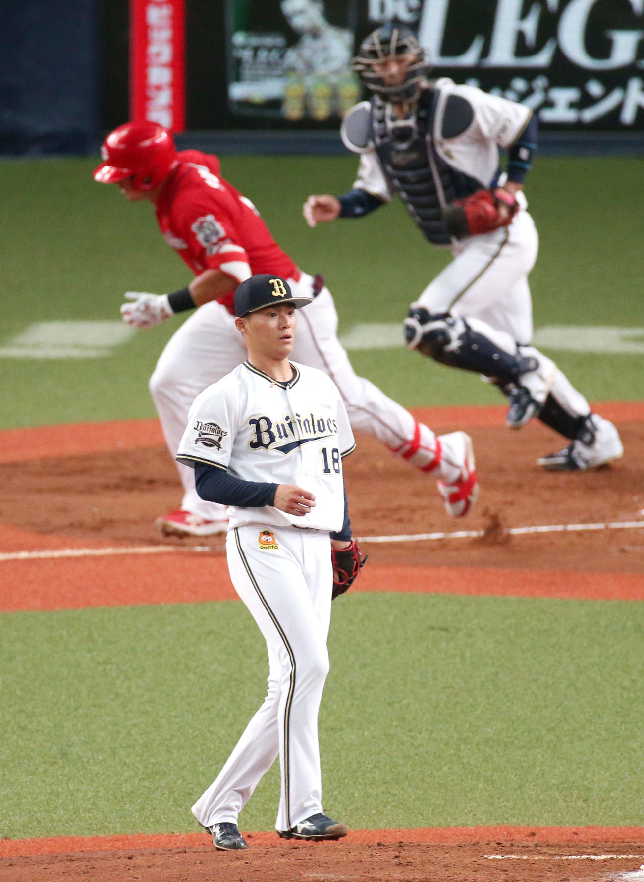 オリックス対広島　4回表広島2死、山本は鈴木誠を遊ゴロに仕留める（撮影・上山淳一）