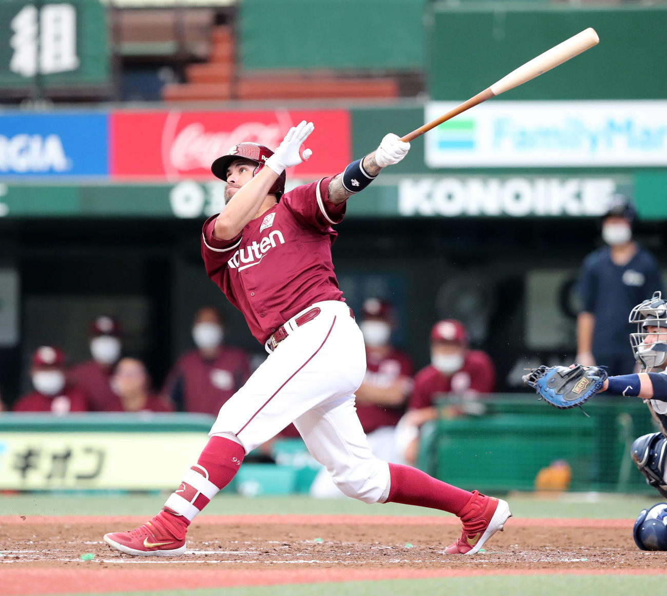 西武対楽天　4回表楽天2死二塁、ロメロは左越え本塁打を放つ（撮影・鈴木正人）