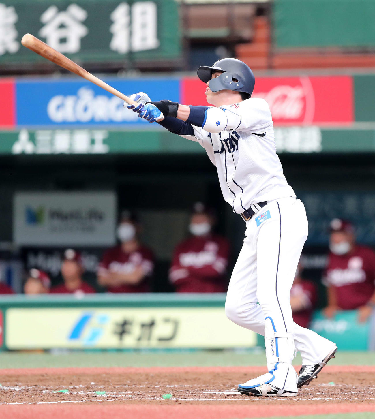 西武対楽天　4回裏西武無死、木村文紀は中越え本塁打を放つ（撮影・鈴木正人）
