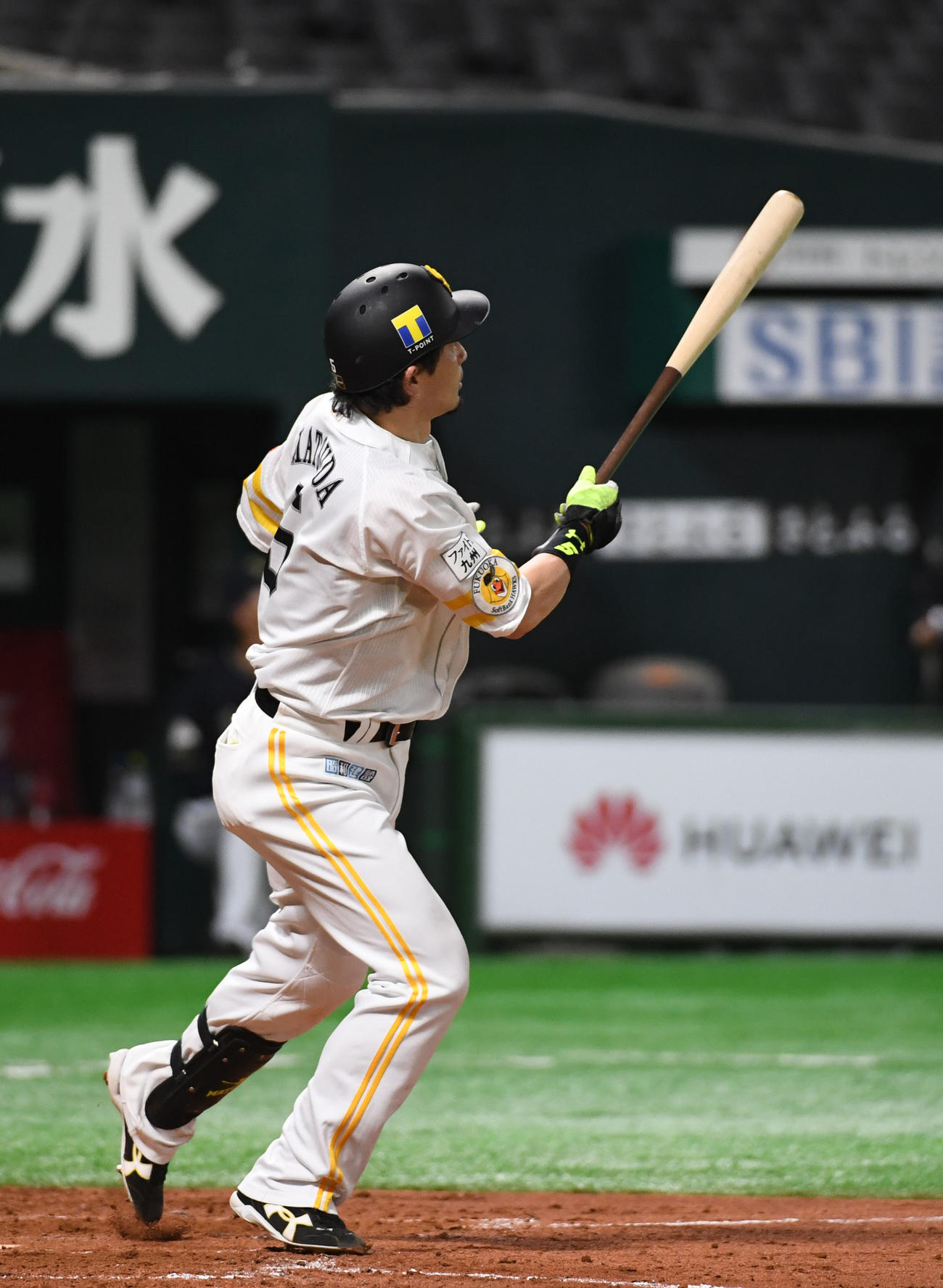 5回裏ソフトバンク無死、松田宣浩は左越えに先制のソロ本塁打を放つ（撮影・今浪浩三）