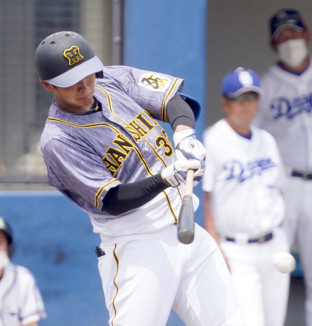 ウエスタンリーグ練習試合　中日対阪神　3回表阪神1死三塁、左前適時打を放った井上（撮影・森本幸一）