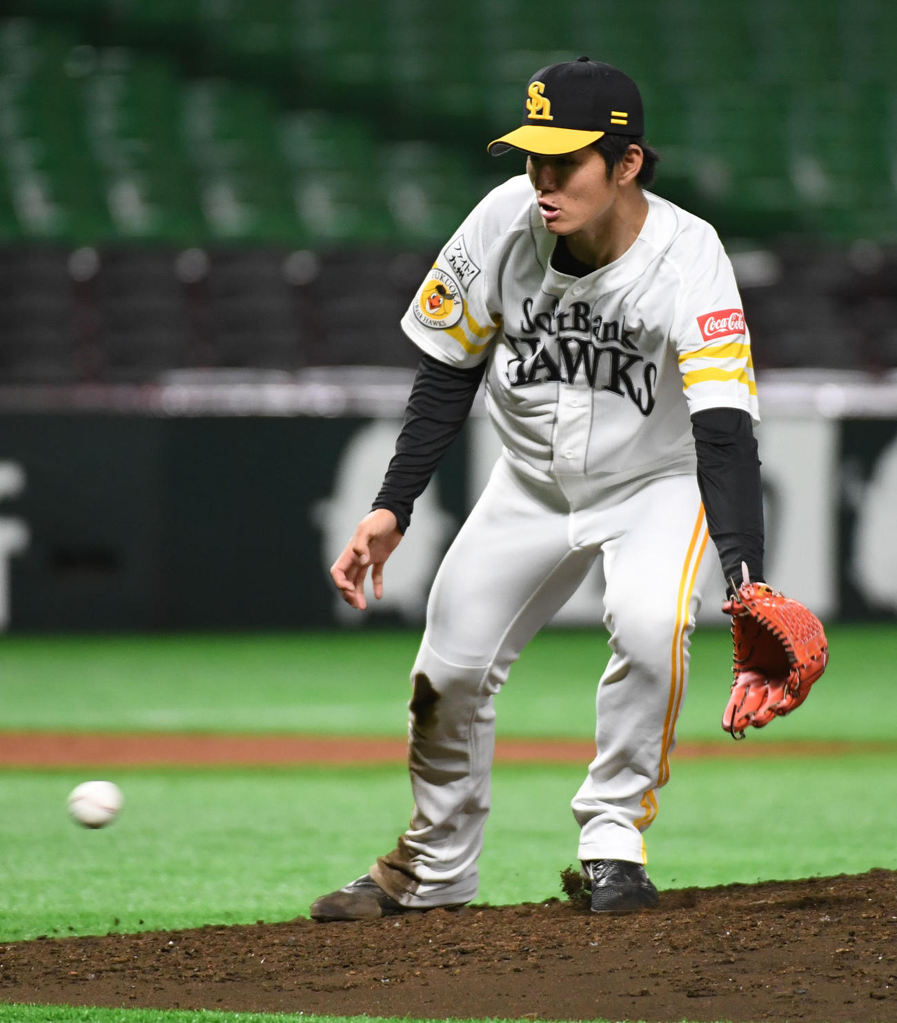 先発の高橋礼（右）は4回を投げ3安打無失点と好投する（撮影・今浪浩三）