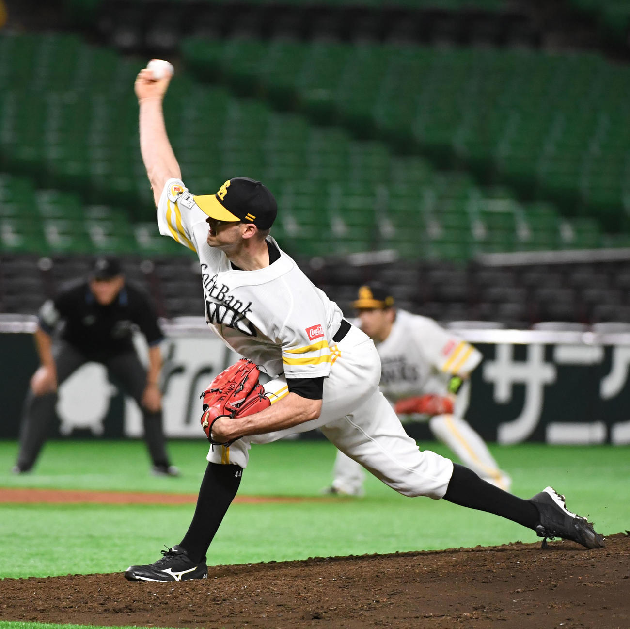 6回表からマウンドに上がったリック・バンデンハークは4イニングを無失点に抑える（撮影・今浪浩三）