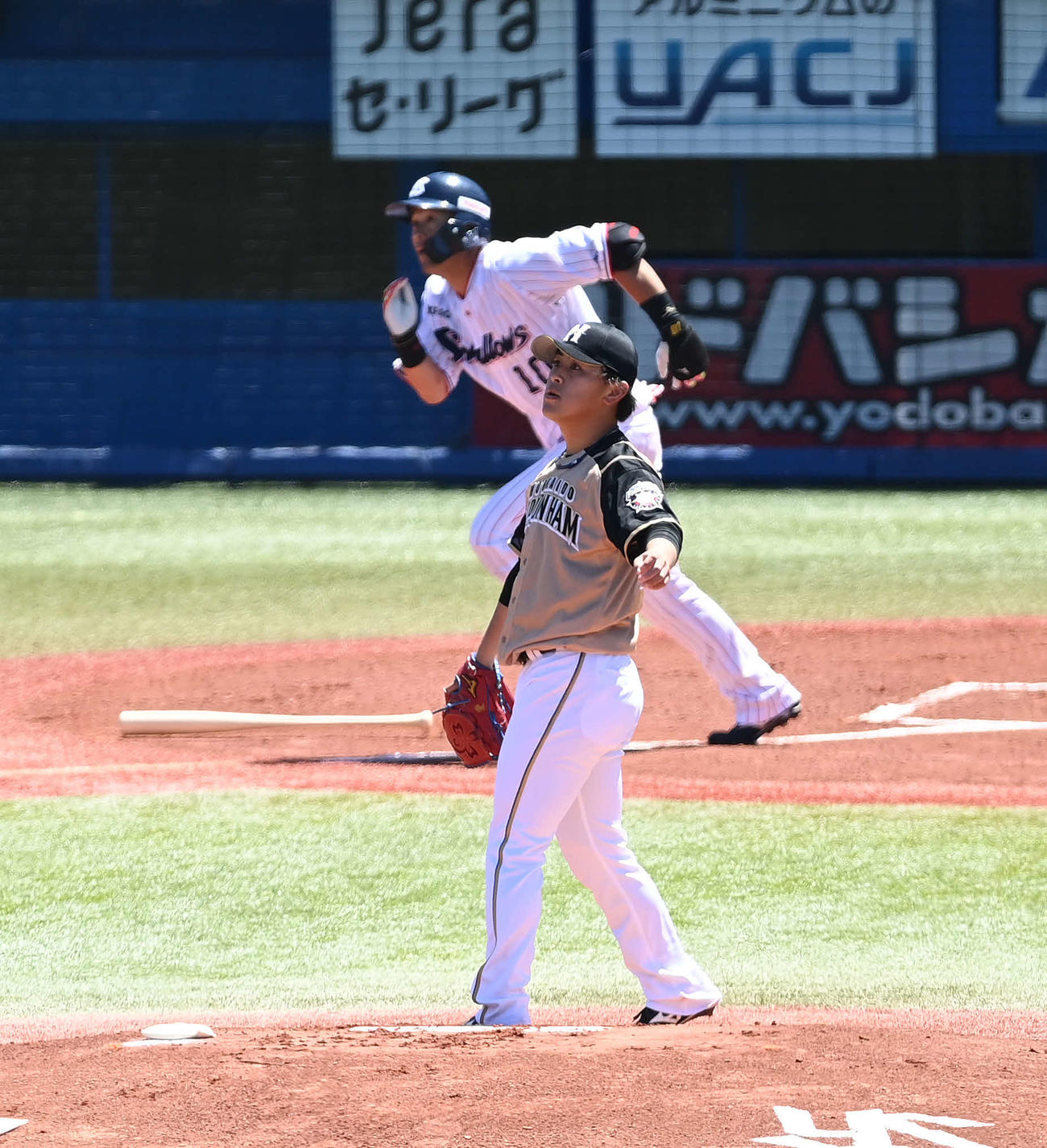 ヤクルト対日本ハム　1回表ヤクルト無死、荒木に右越えソロ本塁打を浴びる河野（撮影・鈴木みどり）