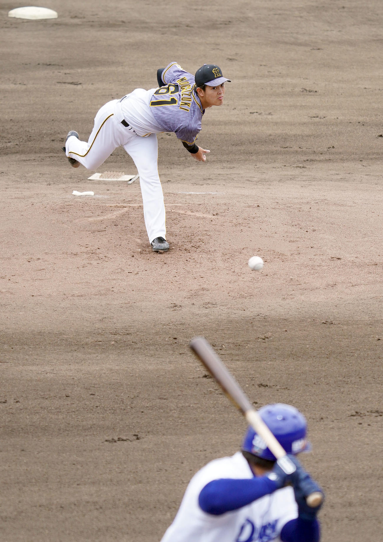 ウエスタンリーグ練習試合　中日対阪神　2回裏、力投する阪神先発登板の望月惇志（撮影・森本幸一）