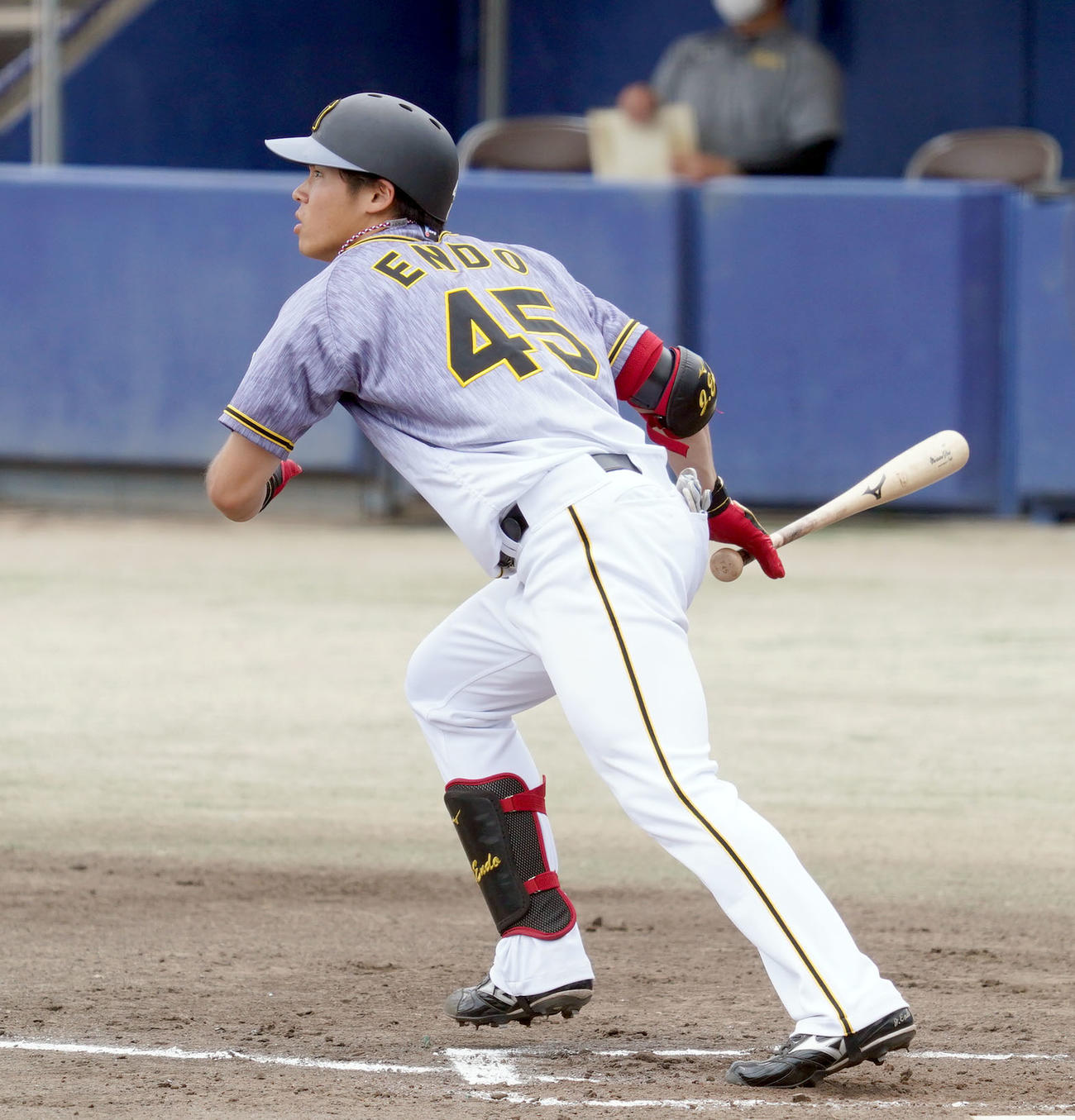 ウエスタンリーグ練習試合　中日対阪神　2回表2死、中前安打を放った遠藤成（撮影・森本幸一）