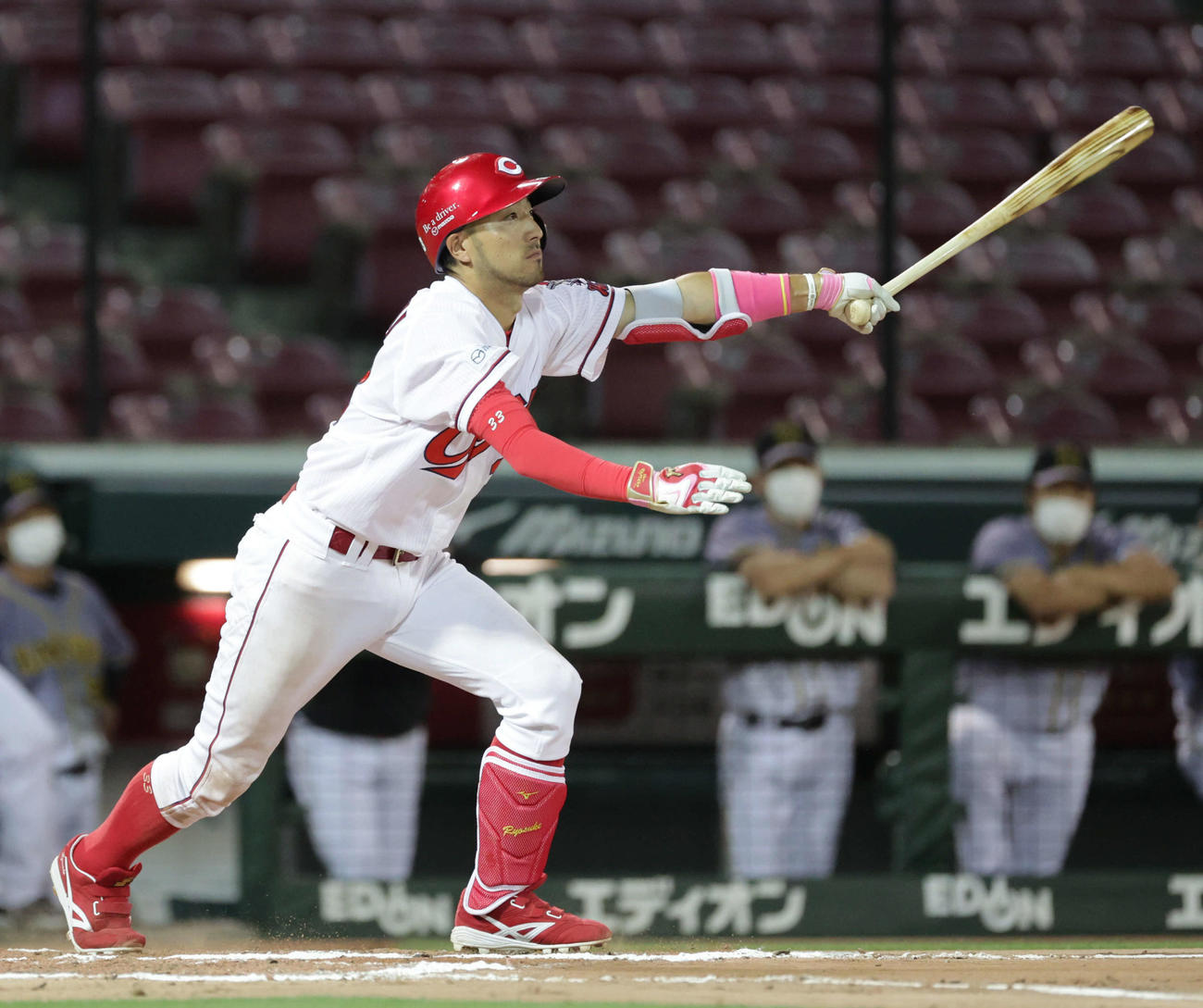 練習試合広島対阪神　6回裏広島無死、菊池涼は中前打を放つ（撮影・加藤孝規）