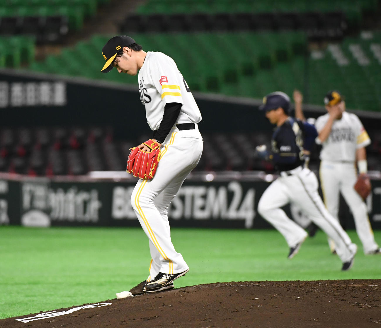 3回表オリックス1死二塁、先発の石川柊太は吉田正尚に先制の2点本塁打を浴びる（撮影・今浪浩三）