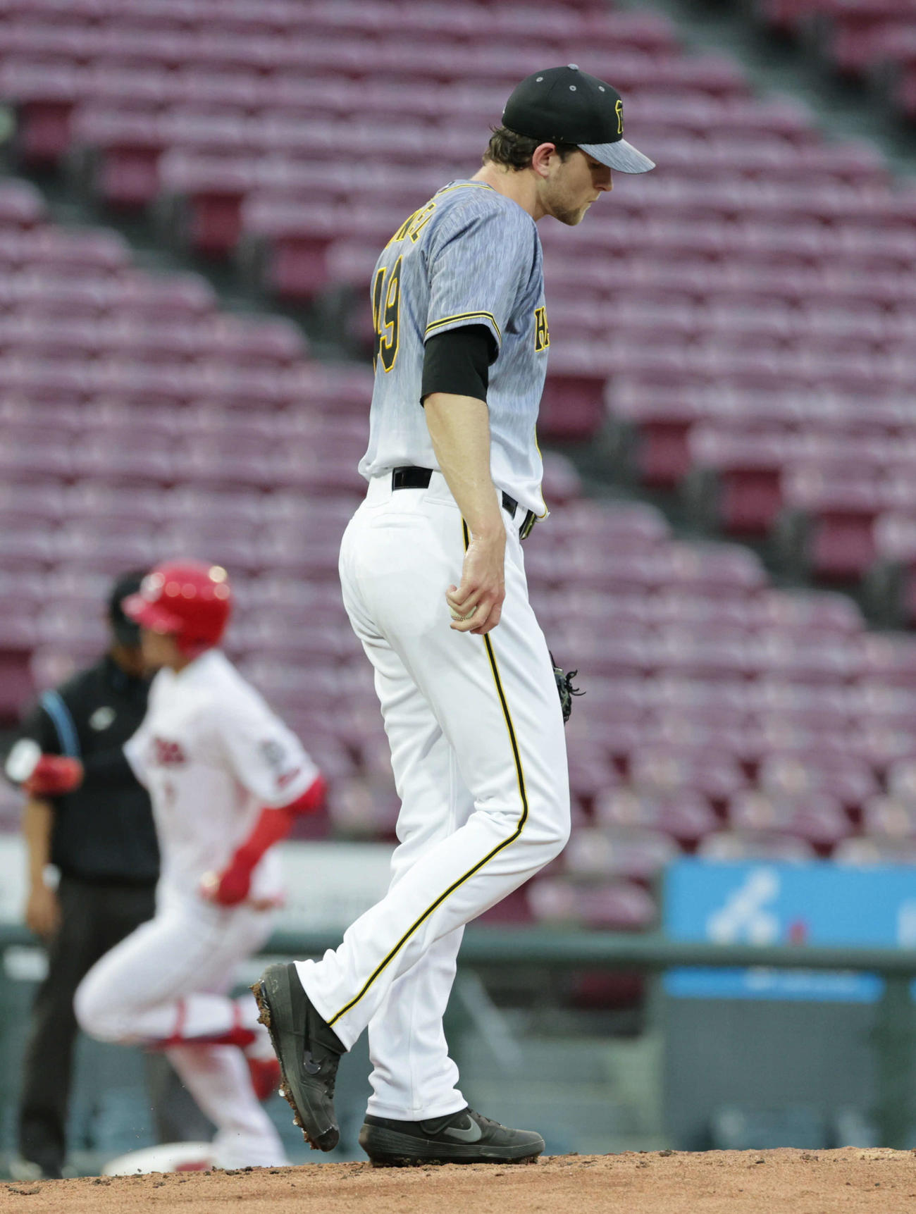 プロ野球練習試合広島対阪神　3回裏広島2死満塁、堂林翔太に左越え満塁本塁打を打たれたジョー・ガンケル（撮影・加藤孝規）